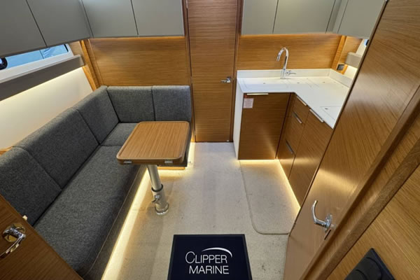 Bavaria Sport 360 HT Galley